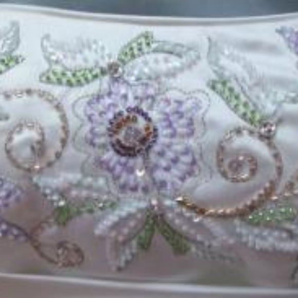 Maggie Sottero Sarchi Wedding Dress - Picture 2 of 7